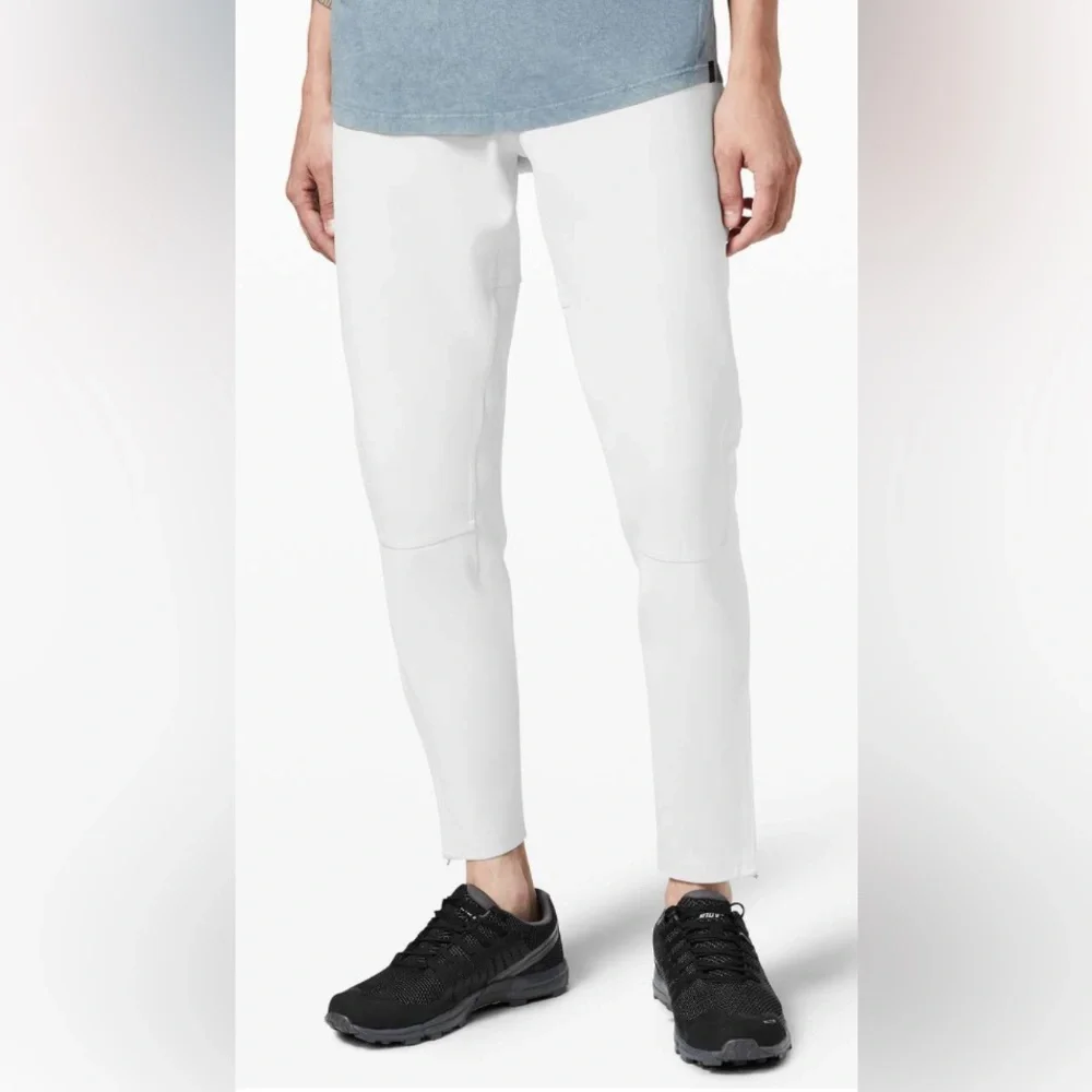 NWOT Lululemon Refract Jogger *lululemon lab Nimbus / Black